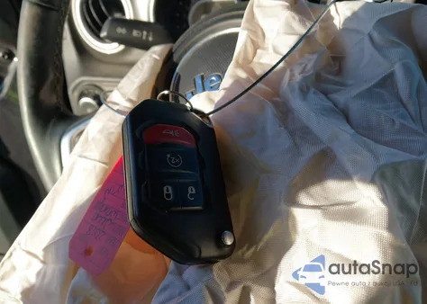 2018 Jeep Wrangler Unlimited Sahara 4X4 из США, поврежденный, VIN 1C4HJXEG2JW247016